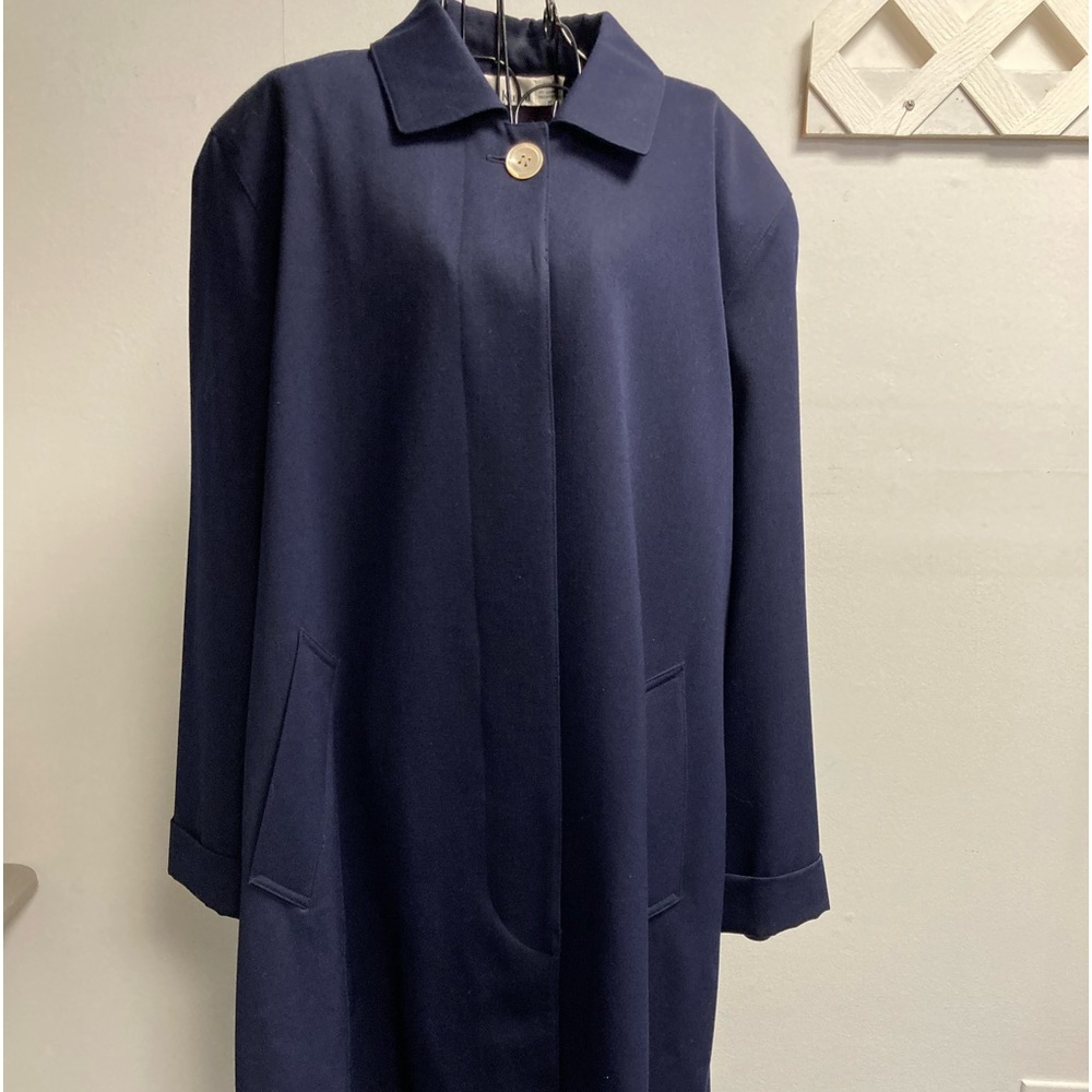 Price reduction Vintage Anne Klein II coat in Navy size M 100% wool